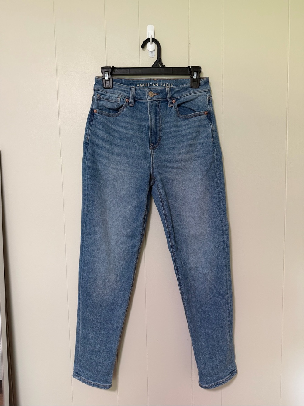 American Eagle Outfitters Boyfriend Jeans in Medium Blue Wash